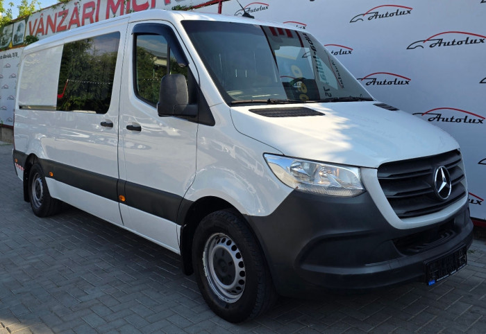 Mercedes Sprinter photo 1