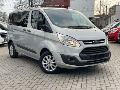 Ford Custom Autoturism cu 9 locuri photo