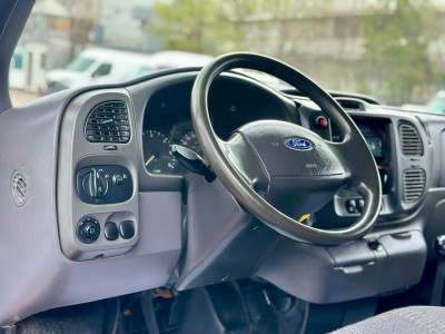 Ford Transit photo 6