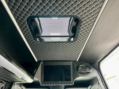 Mercedes Sprinter ExtraLong photo 10