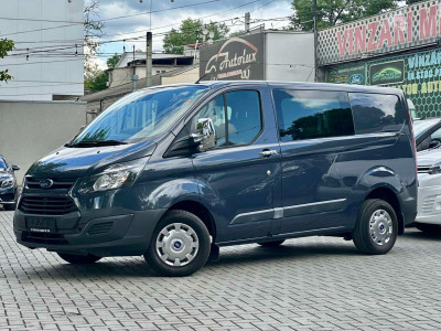 Ford Custom cu 6 locuri photo