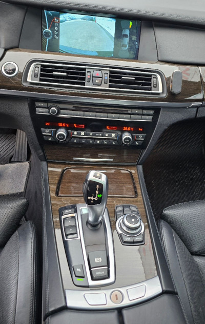 BMW 7 Series an. 2011 photo 10