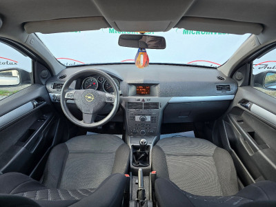 Opel Astra an. 2006 photo 11