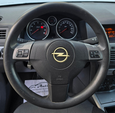 Opel Astra an. 2006 photo 14