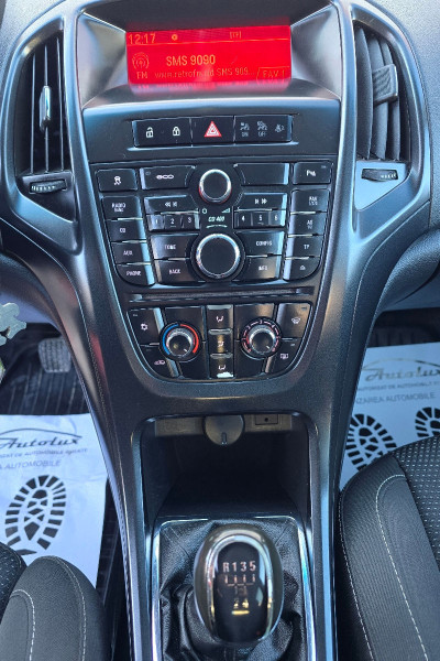 Opel Astra an. 2011 photo 15