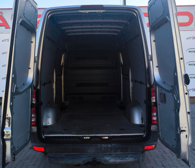 Mercedes Sprinter photo 9