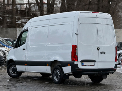 Mercedes Sprinter photo 2
