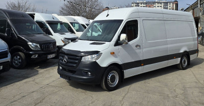 Mercedes Sprinter photo