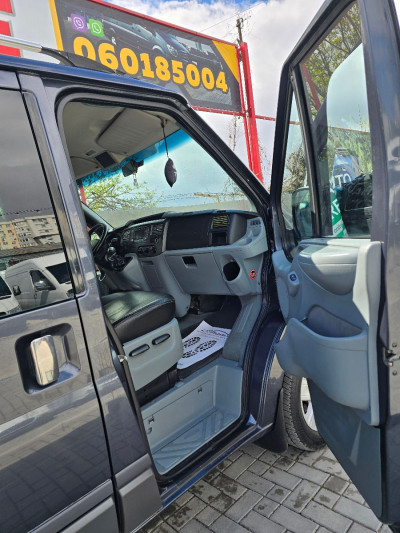 Ford Transit photo 9