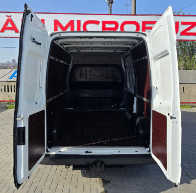 Ford Transit photo 11