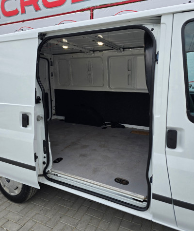 Ford Transit photo 8