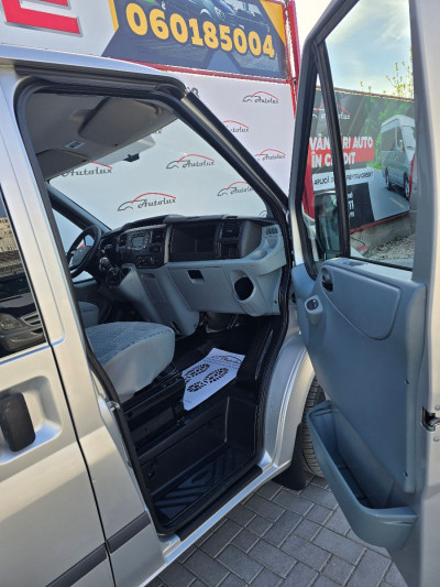 Ford Transit photo 8