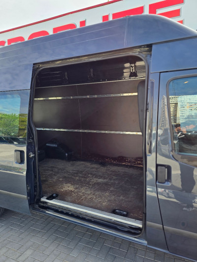 Ford Transit photo 10