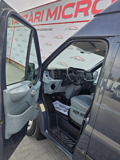 Ford Transit photo 5