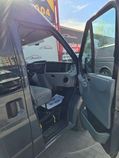 Ford Transit photo 9