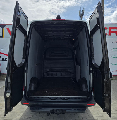 Mercedes Sprinter photo 13