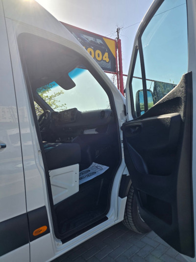 Mercedes Sprinter photo 8