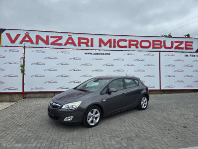 Opel Astra photo