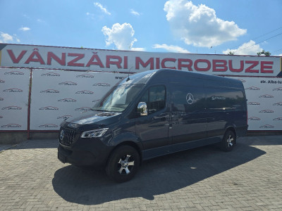 Mercedes Sprinter photo