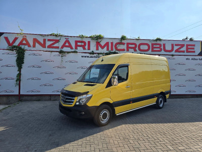 Mercedes Sprinter photo